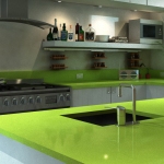 Cozinha com bancada de silestone verde